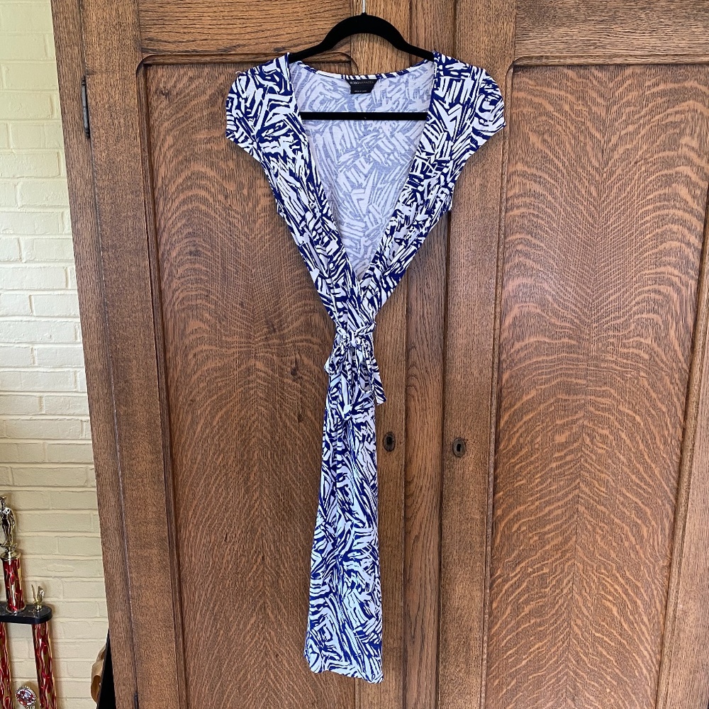 BCBGMaxAzria Printed Wrap Dress Small